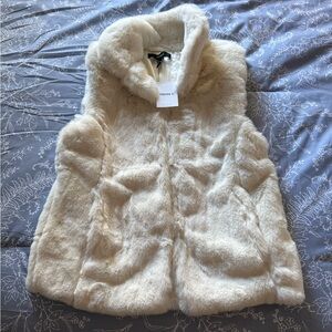 Forever 21 faux fur vest M